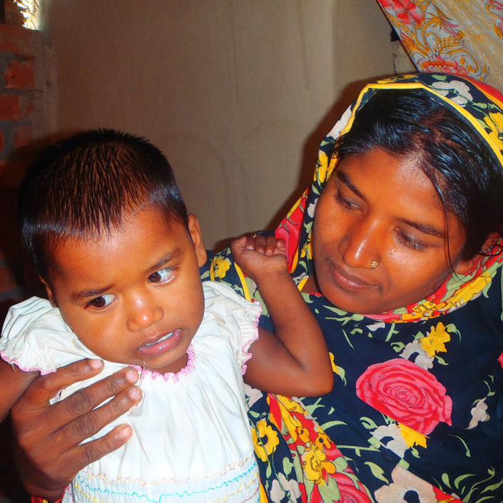 Foto van moeder en kind in de pcc daycare Bangladesh